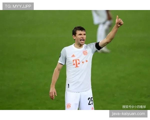 勒夫执教风格以攻势足球与战术灵活著称，强调控球与边路进攻