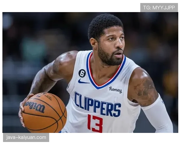 保罗·乔治家的冰箱里塞满了蛋白粉，连瓶冰可乐都找不到