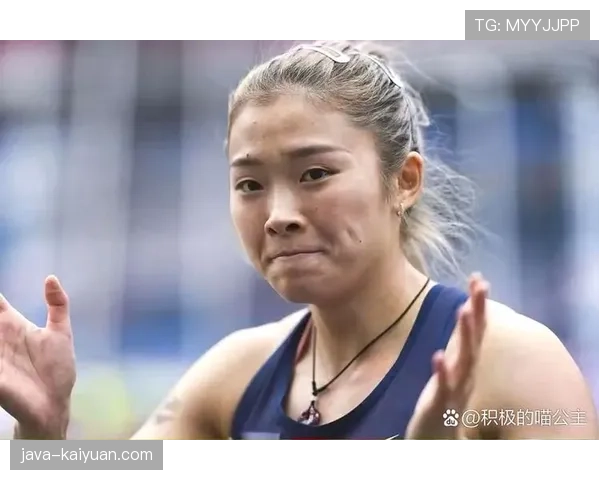 吴艳妮赛前涂睫毛膏上场，这姐是来走红毯的吧？